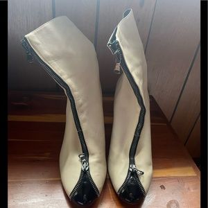 Sinela Boots for woman size 9.5